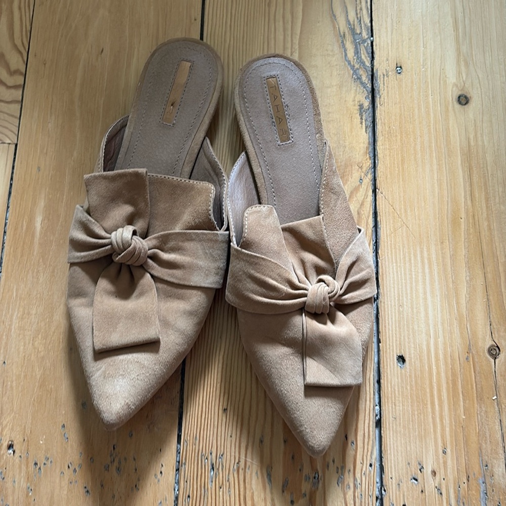 Tahari size 9.5 mules
